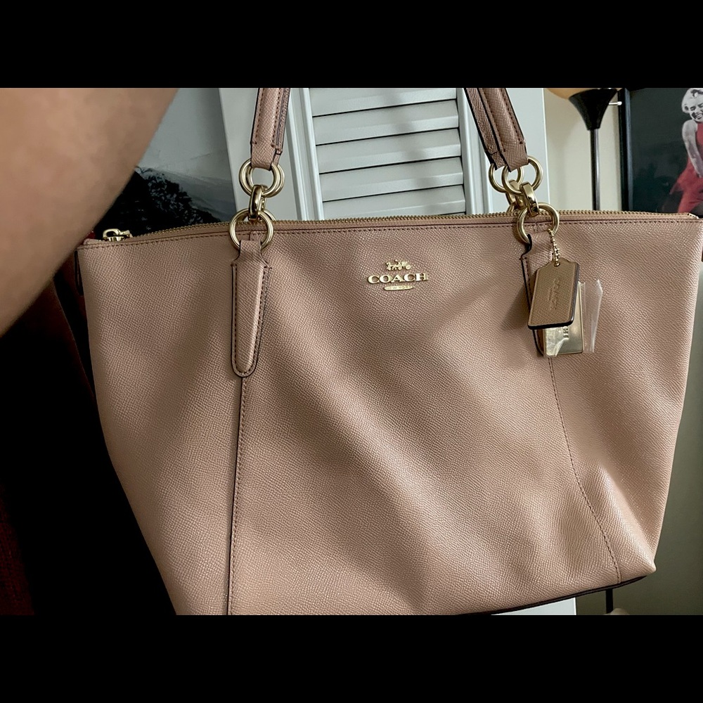 Coach bag light pink worn once